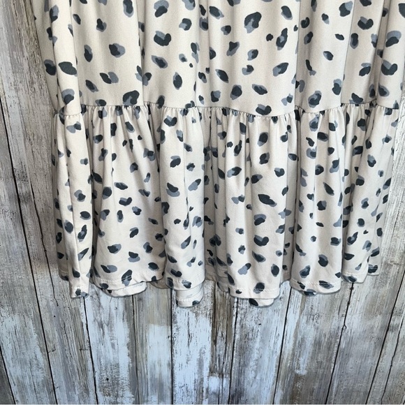 Entro White Blue Leopard Tiered Sleeveless Tank Women’s - Picture 3 of 4